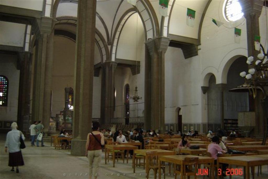 06 2006 ORAN LA CATHEDRALE L INTERIEUR 02.jpg